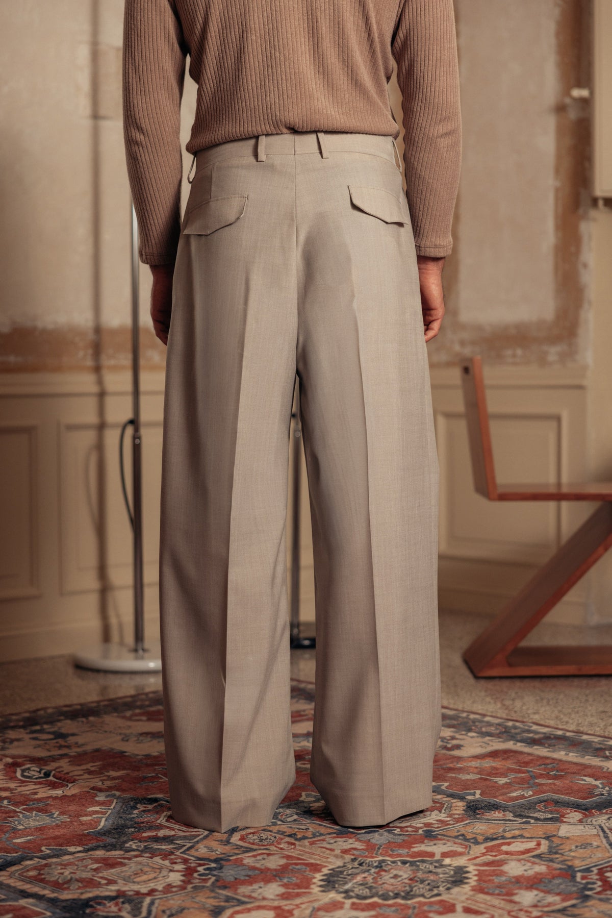 Extrafine Wool Sartorial Pant Taupe worn by model