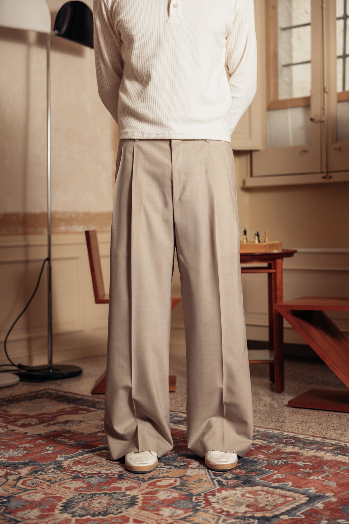 Extrafine Wool Sartorial Pant Taupe worn by model